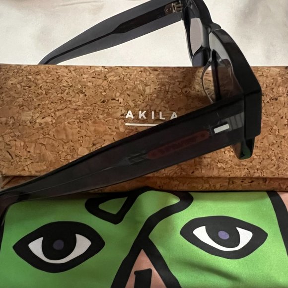 Akila Ares Sunglasses New with Case Unisex